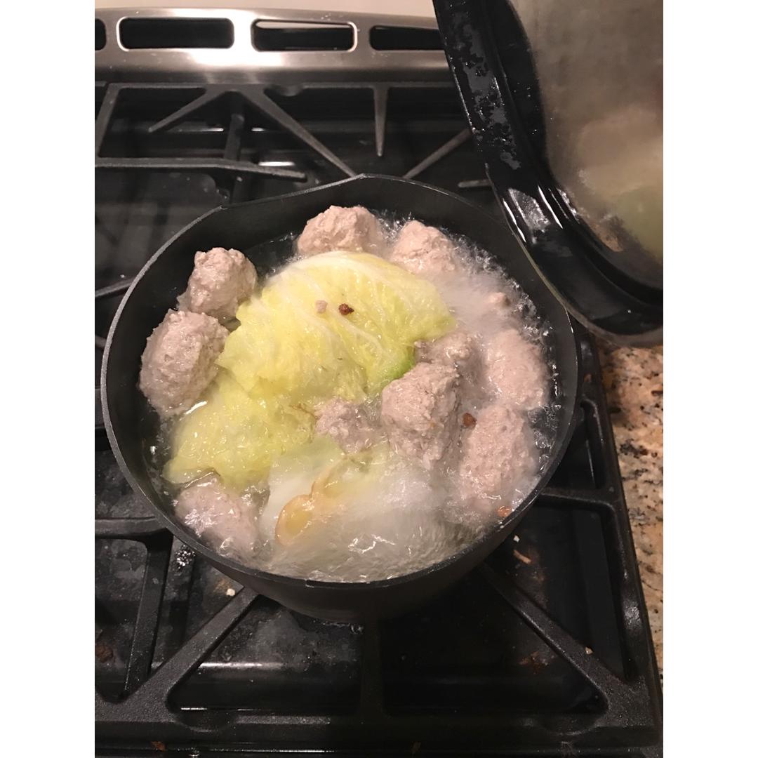 白菜丸子粉丝汤