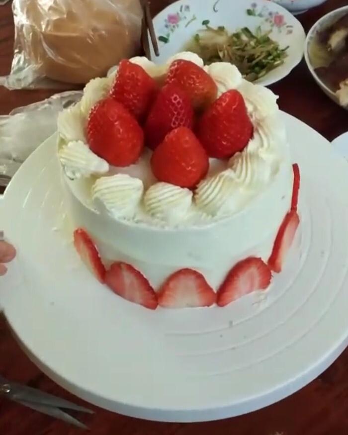 草莓奶油蛋糕/基础戚风胚，徒手脱模剖片及抹面挤花/「戚风及其衍生」烘焙视频蛋糕篇1