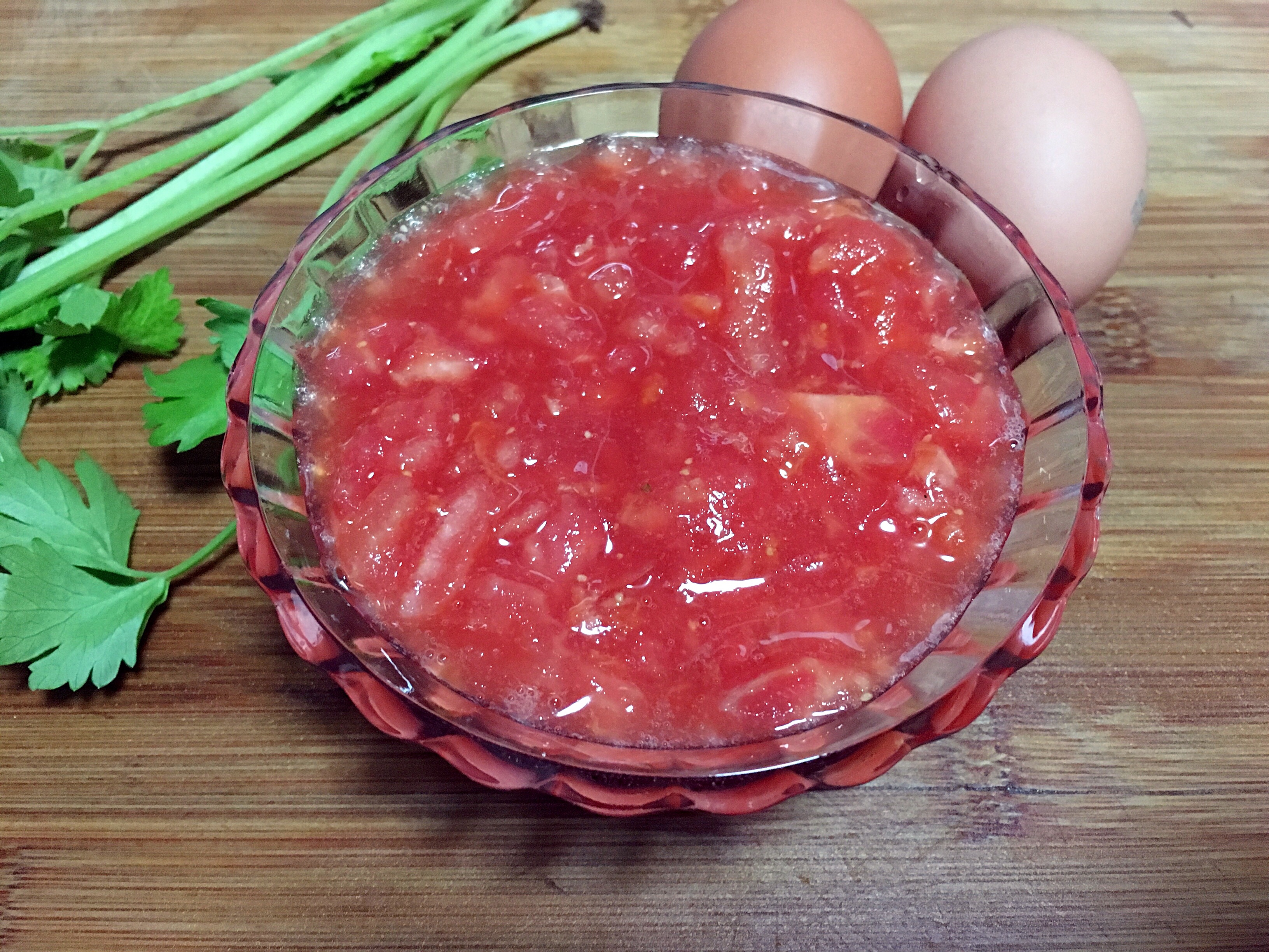 颜值与美味并存的番茄蛋花汤的做法 步骤1