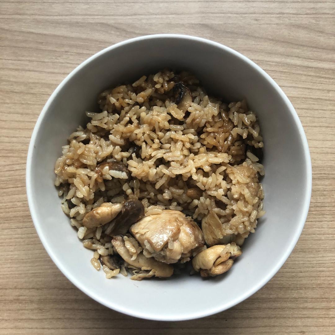电饭煲版香菇鸡腿肉焖饭便当