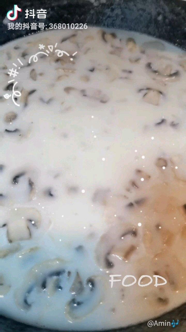 超惊艳奶油蘑菇汤(牛奶版本)