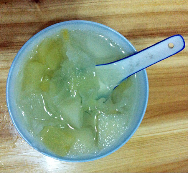 冰糖银耳雪梨汤
