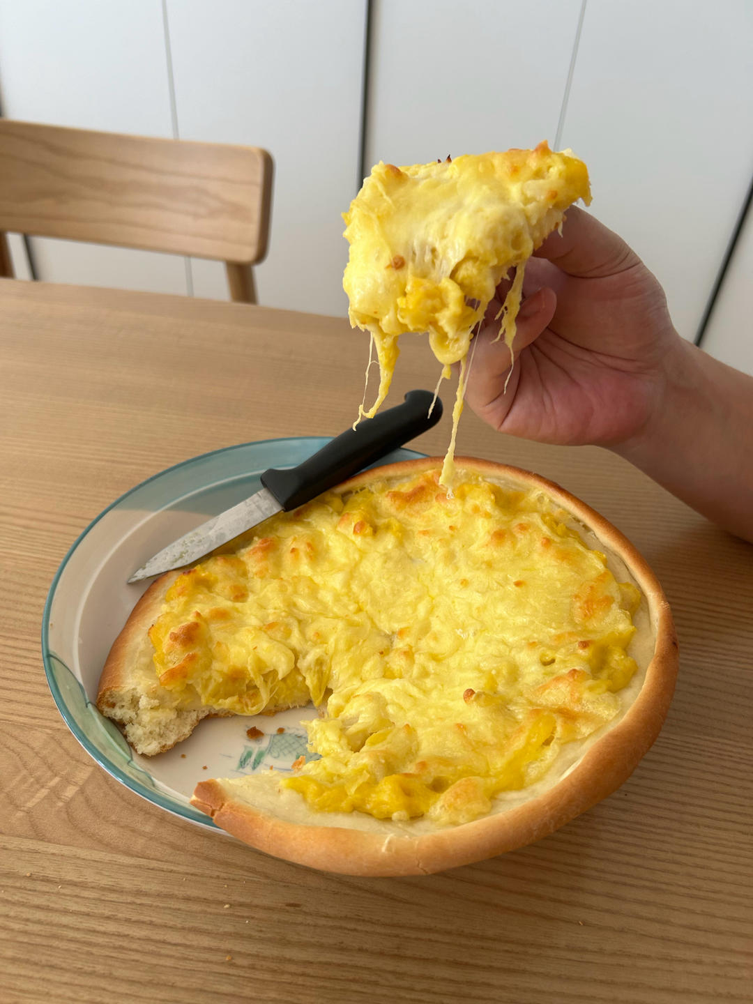 自制披萨饼皮~~比买的好吃百倍的披萨饼皮，外酥内软奶香味儿浓郁，直接吃都超级美味