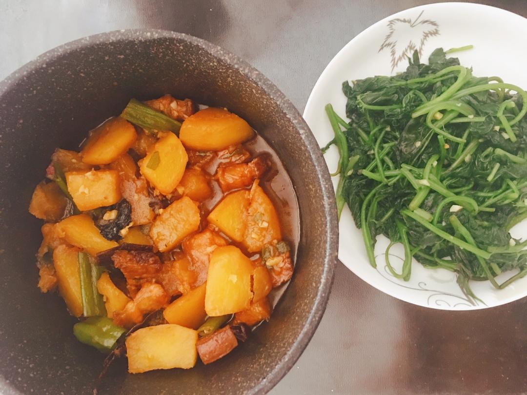 五花肉炖芸豆土豆￨好吃到流泪