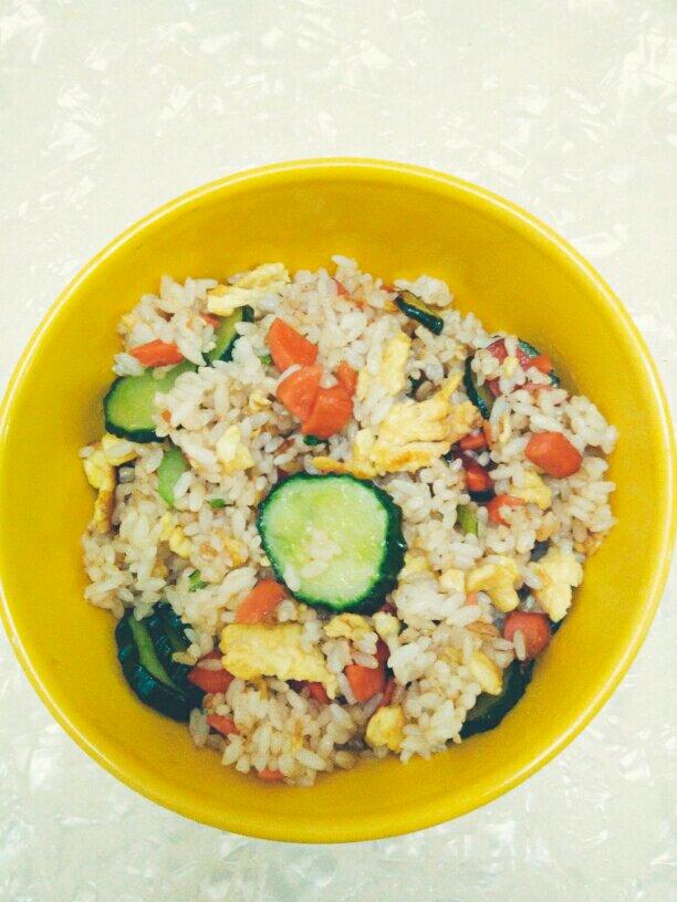 黄瓜鸡蛋火腿肠炒饭