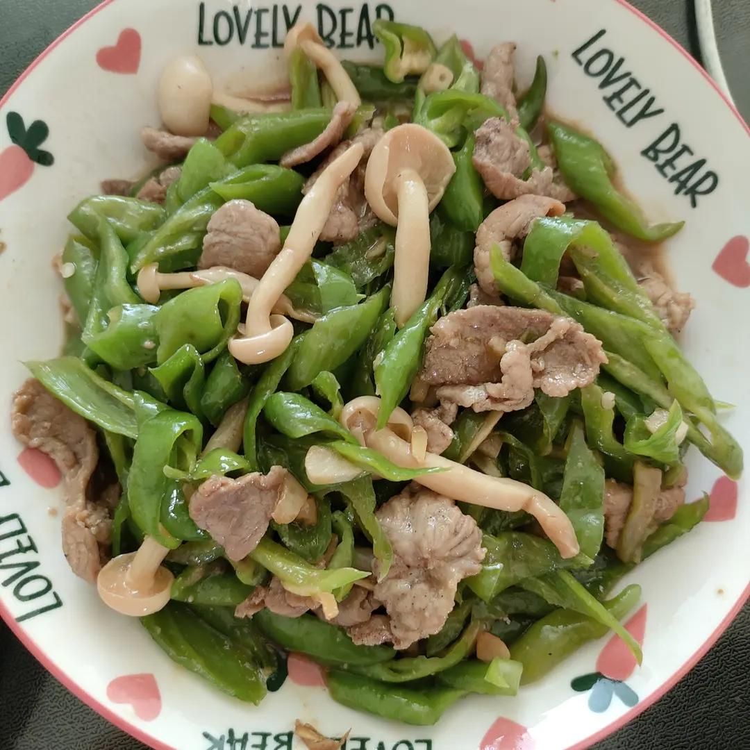 牛肉炒白玉菇（姜辣味）