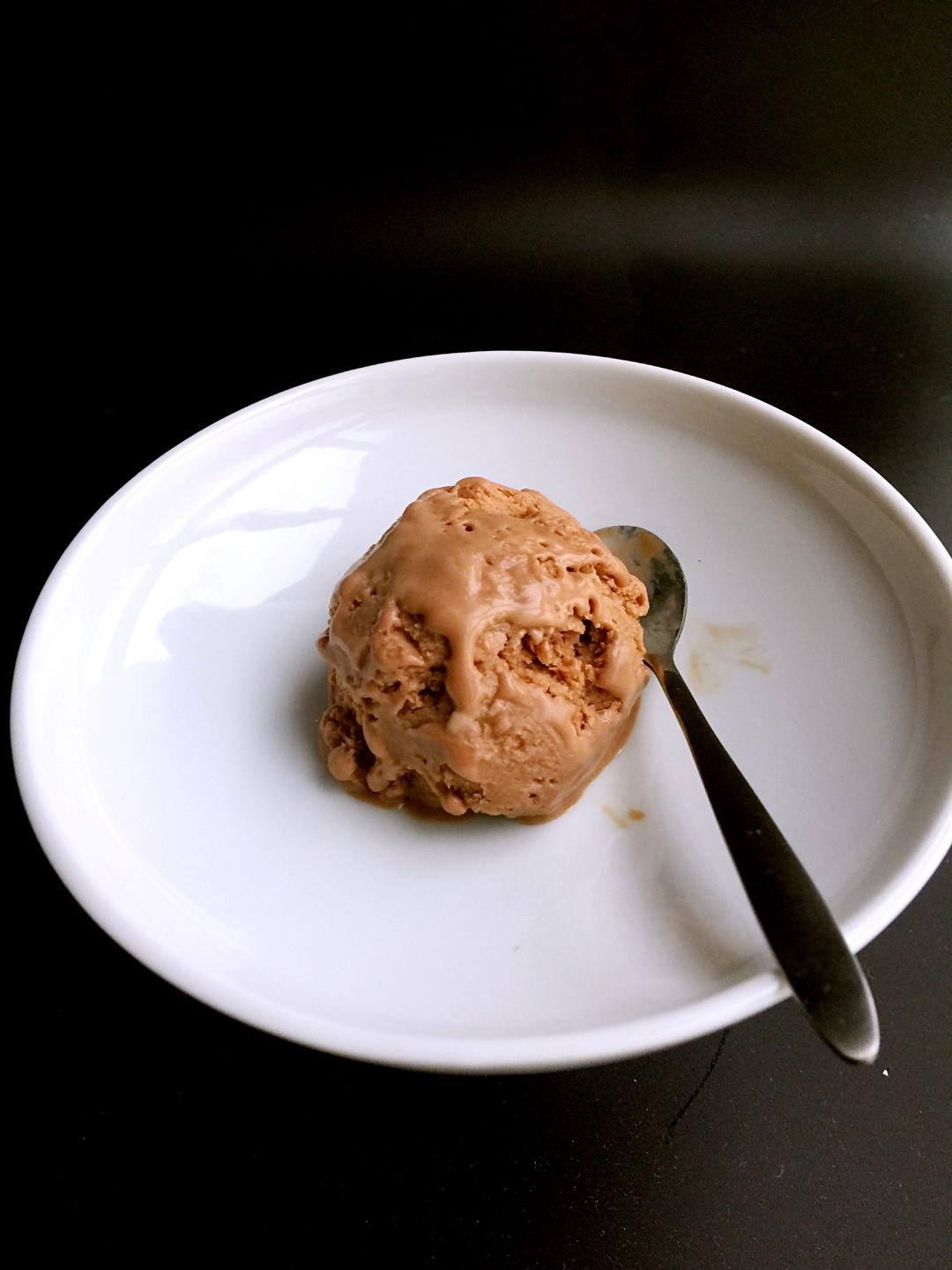 榛子巧克力冰淇淋