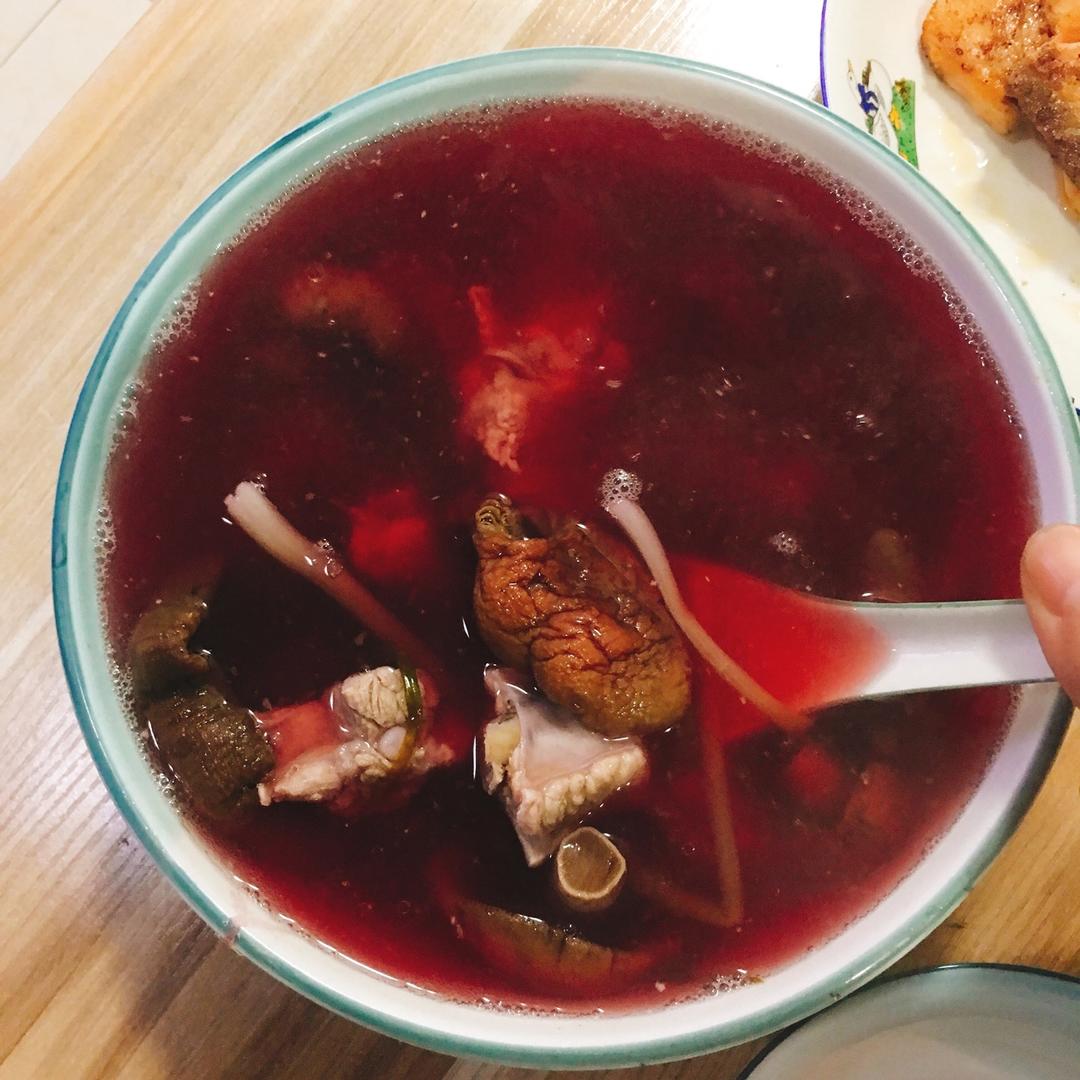 dearyogi做的排骨红菇汤