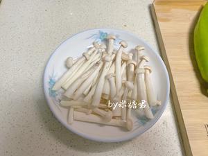 牛排中式吃法：海鲜菇炒牛柳的做法 步骤5