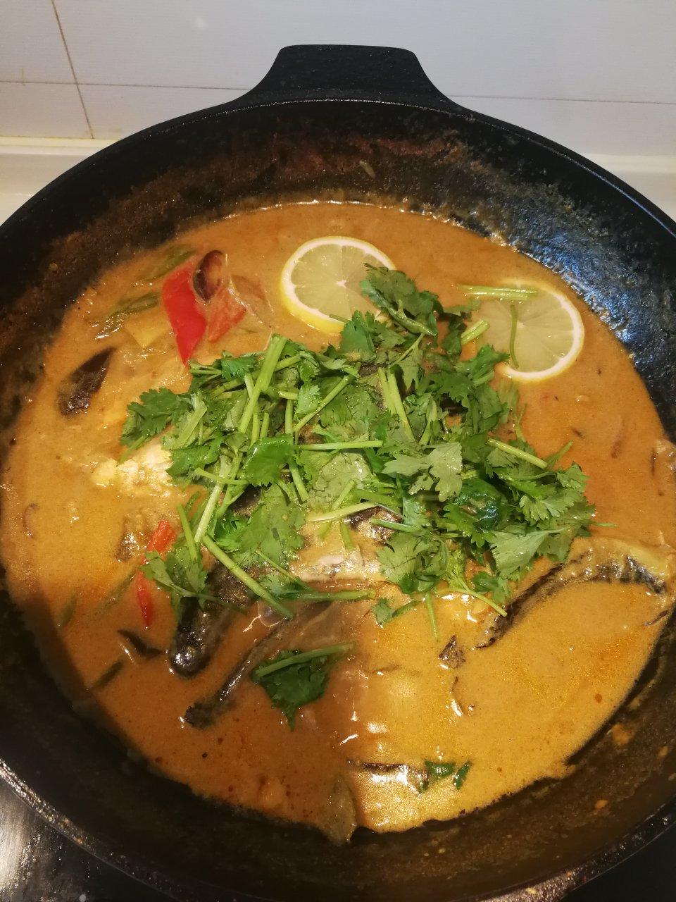 咖喱鱼（三文鱼头+龙俐鱼）