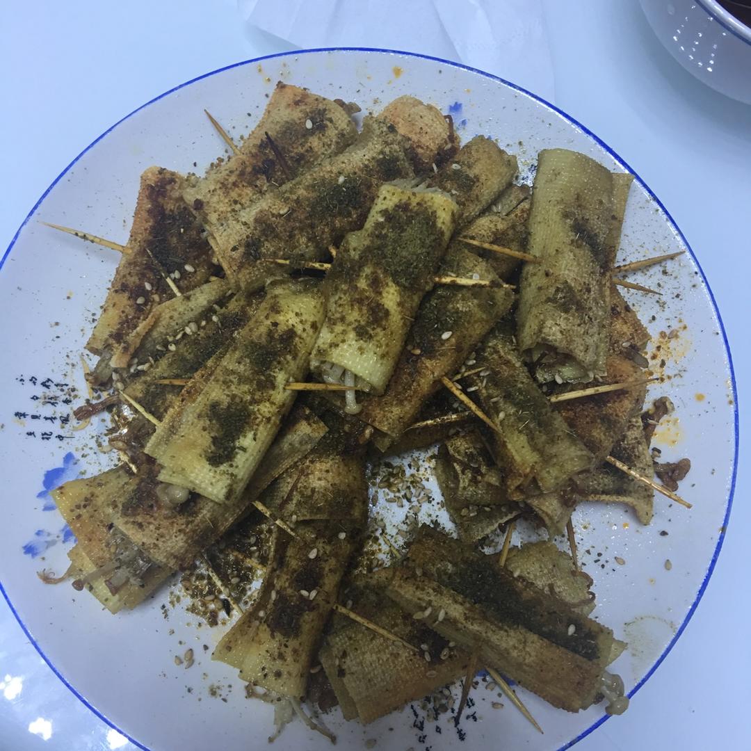 烤豆腐皮卷金针菇