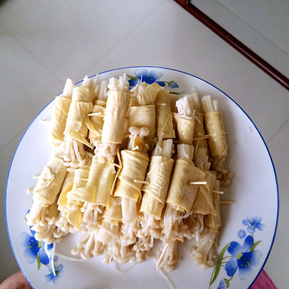 豆皮卷金针菇