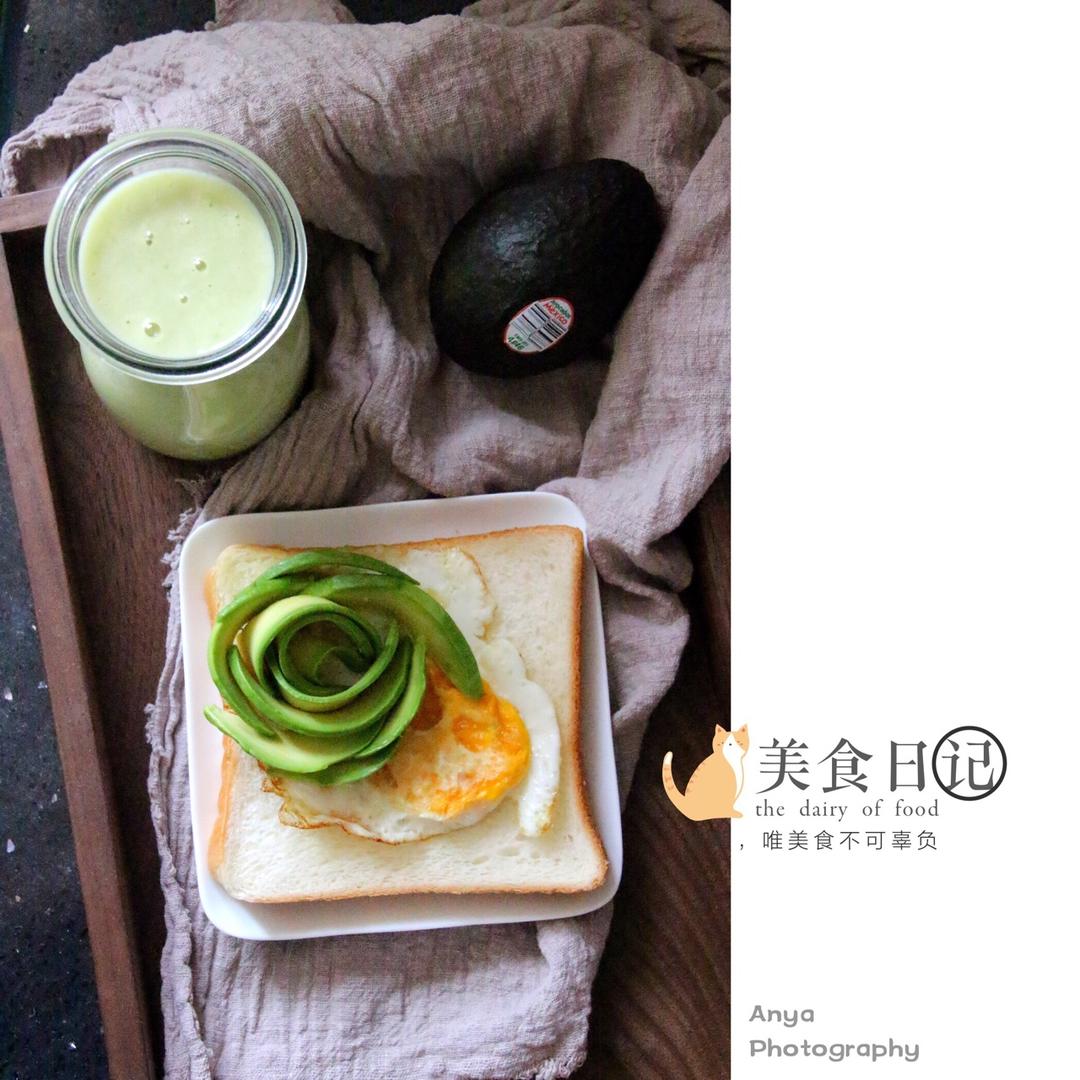 牛油果花，高颜值哦～