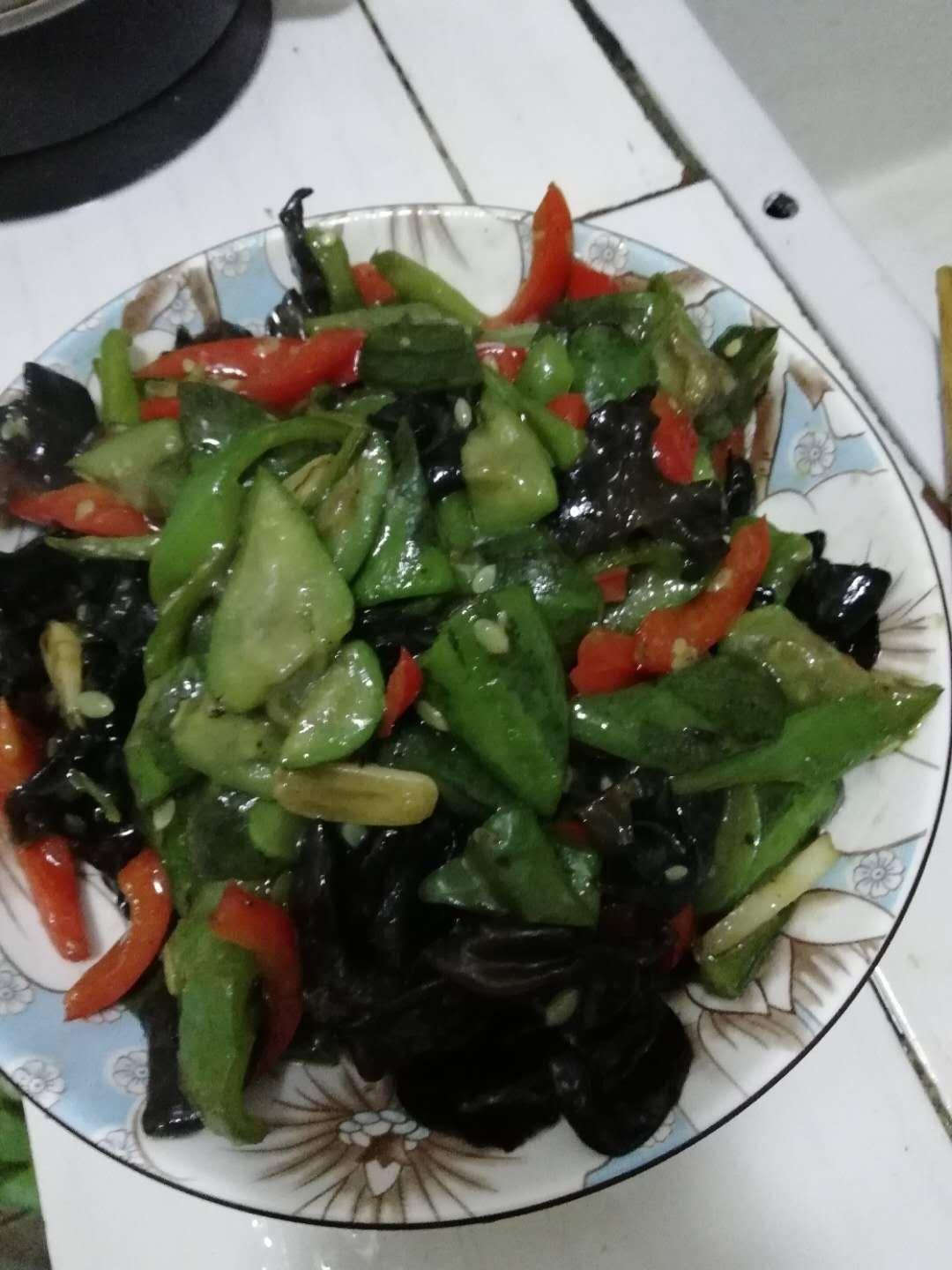 青红椒木耳蚝油炒丝瓜