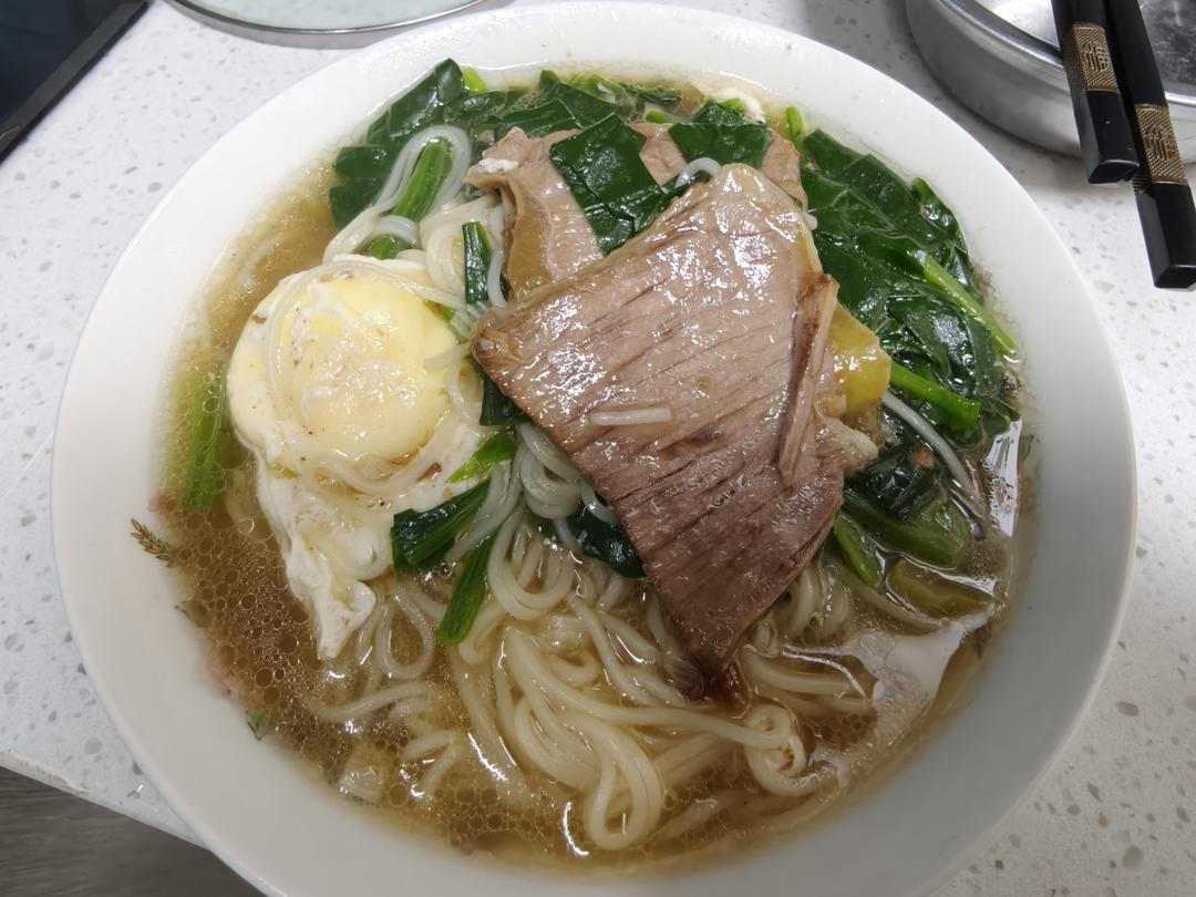 菠菜鸡蛋清汤面