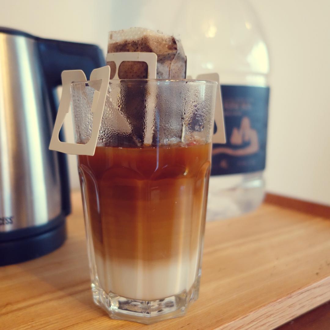 波斯果果-1做的一杯渐层的手冲咖啡