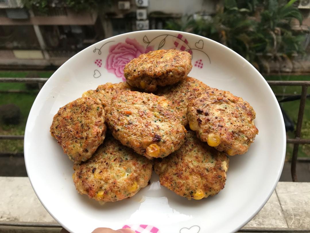 鸡胸肉西蓝花胡萝卜饼