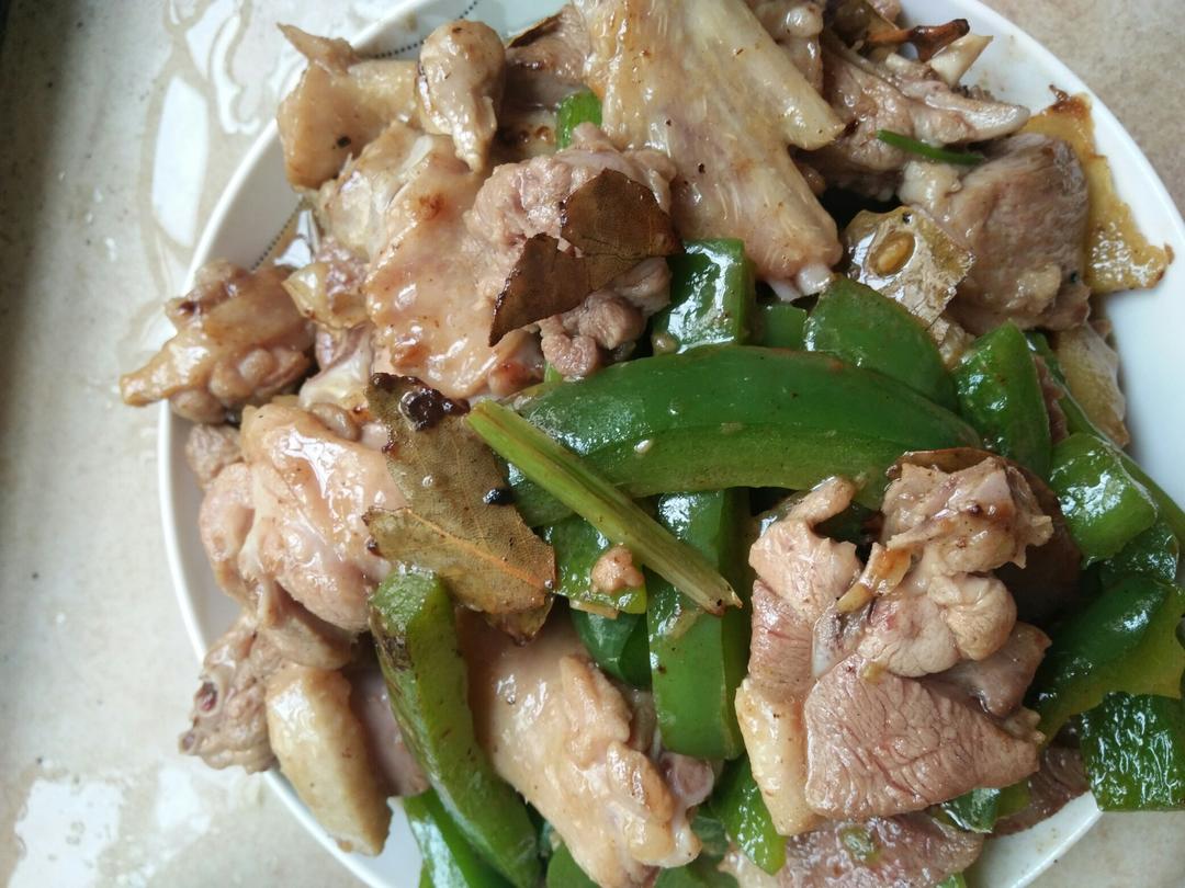鸭肉炒辣椒