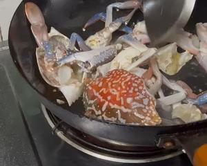 豉椒姜葱炒花蟹的做法 步骤1