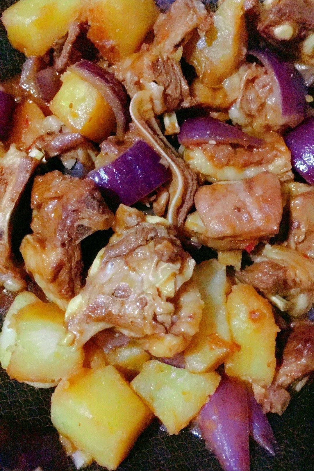 土豆洋葱烧羊排