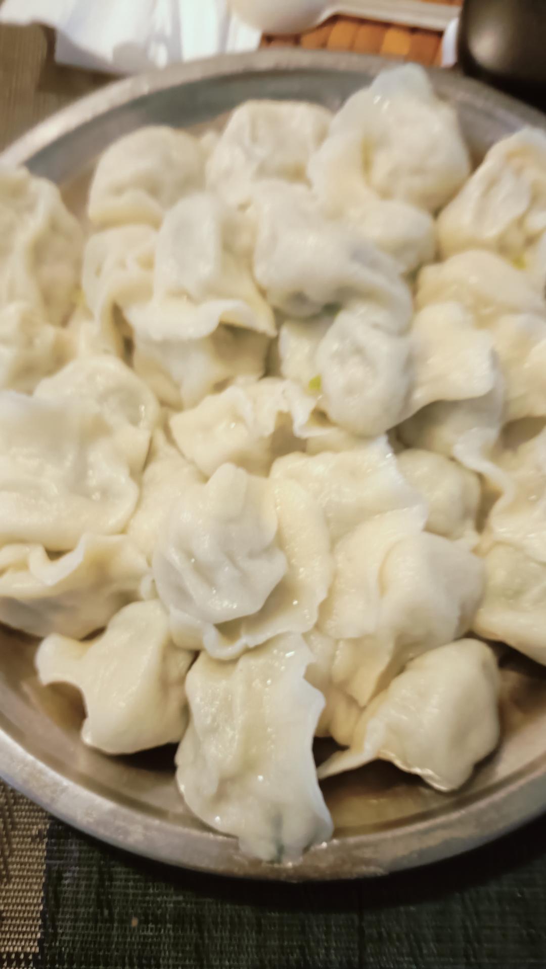 青椒素肉水饺的做法