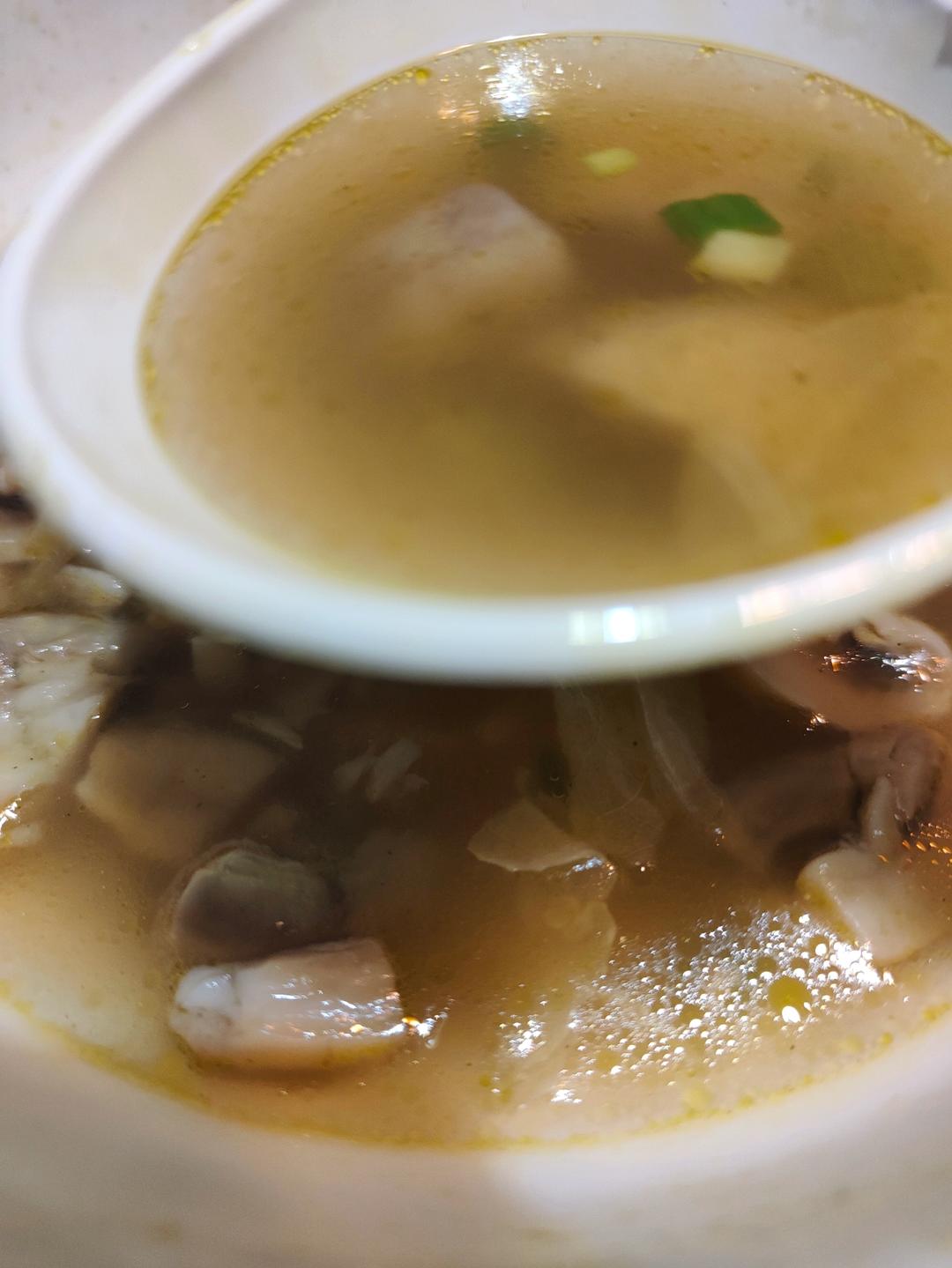 鲜掉眉毛口蘑汤