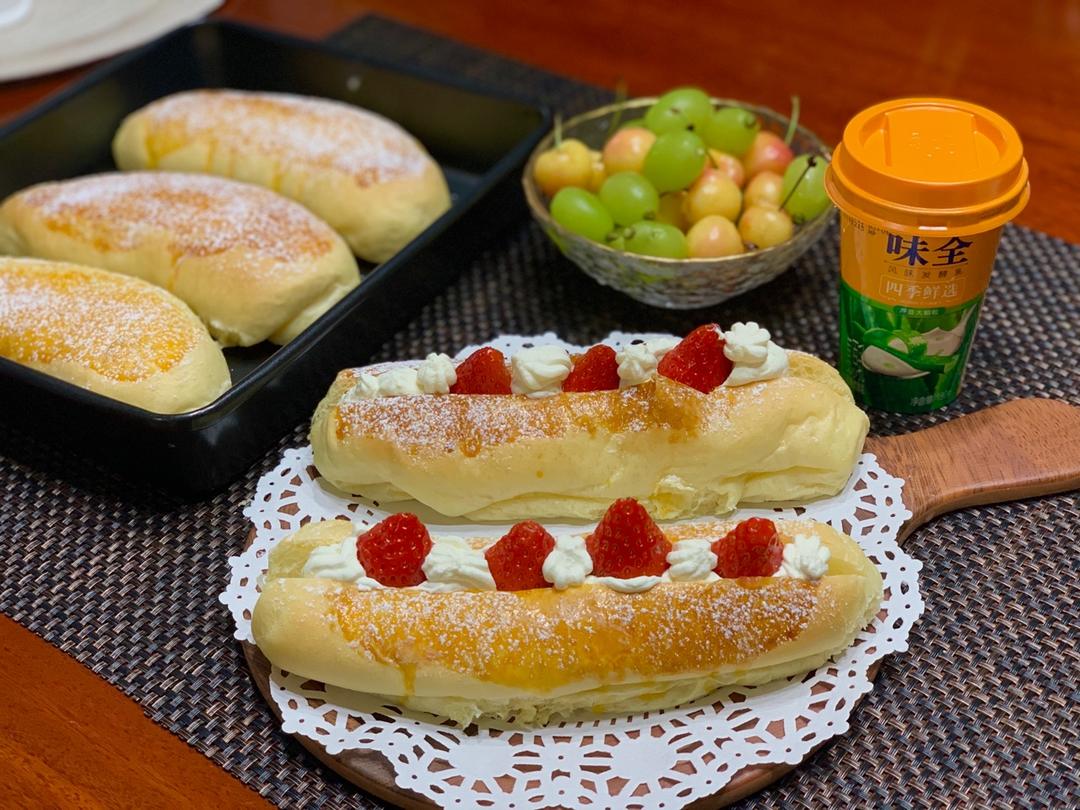 颜值奶油草莓甜心小面包