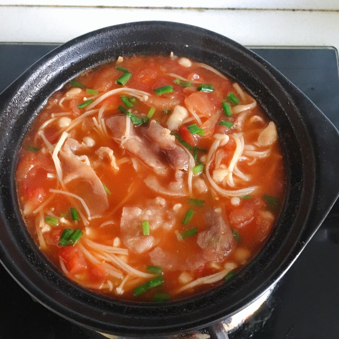 番茄金针菇肥牛煲的做法