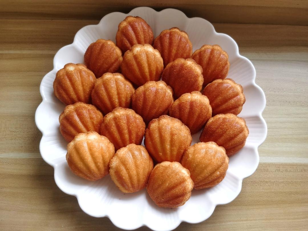 玛德琳（蓝带方）