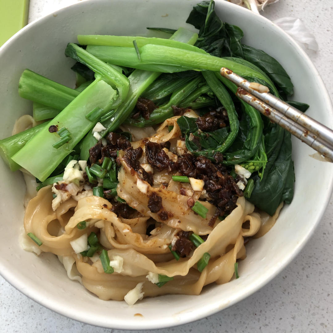 十分钟就能吃上的超简单油泼面