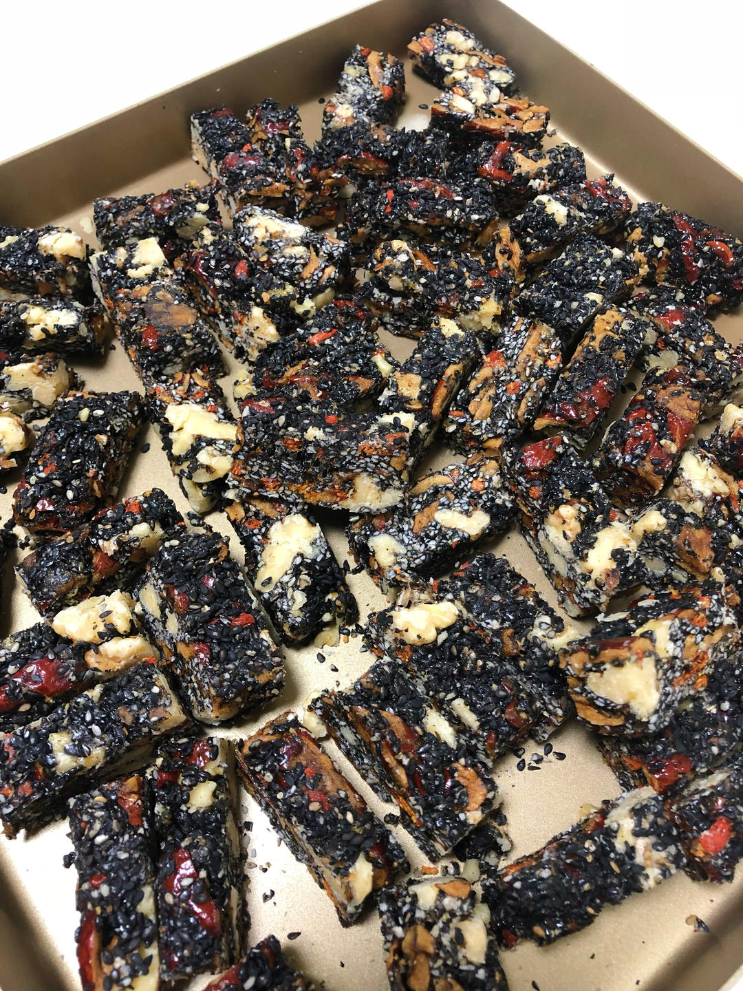 黑芝麻红枣枸杞核桃糕