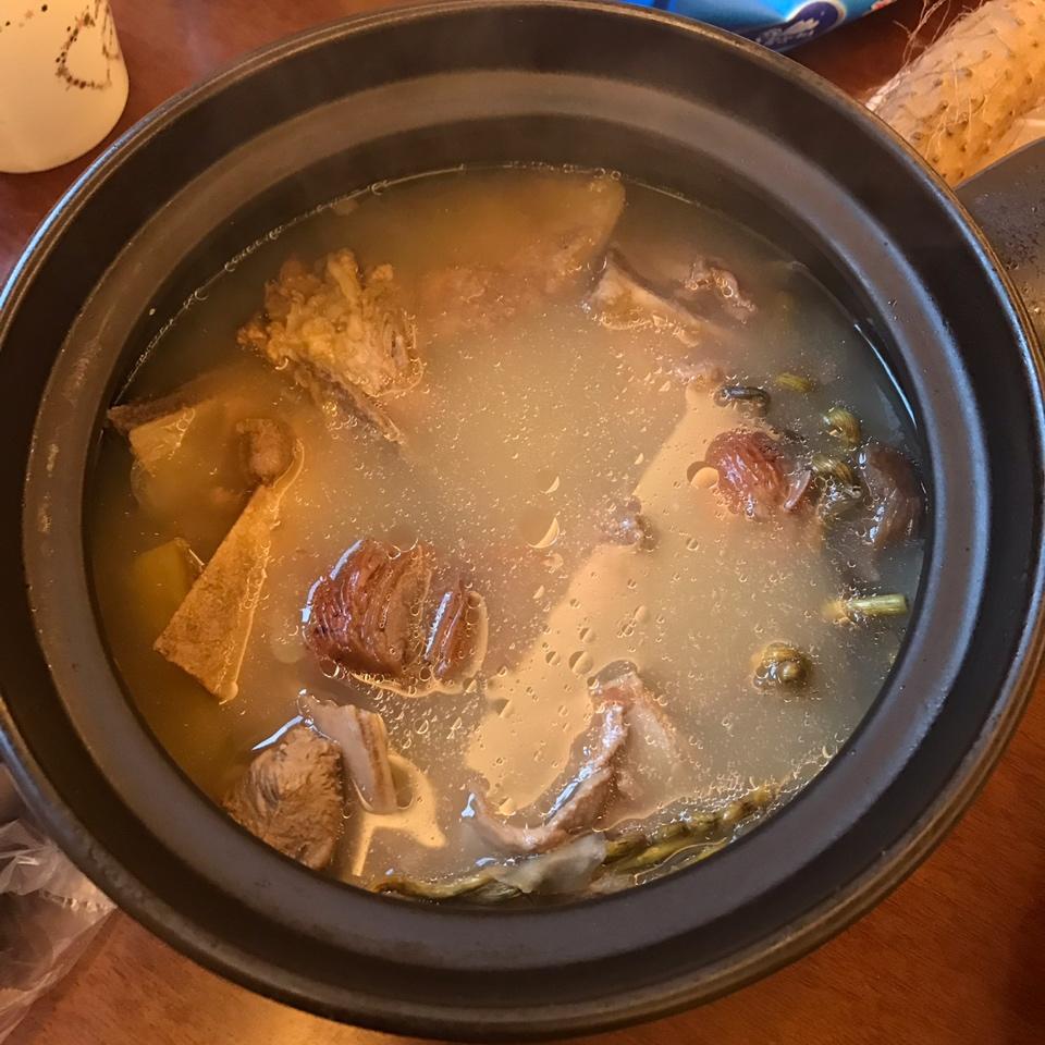 铁皮石斛花旗参煲水鸭汤