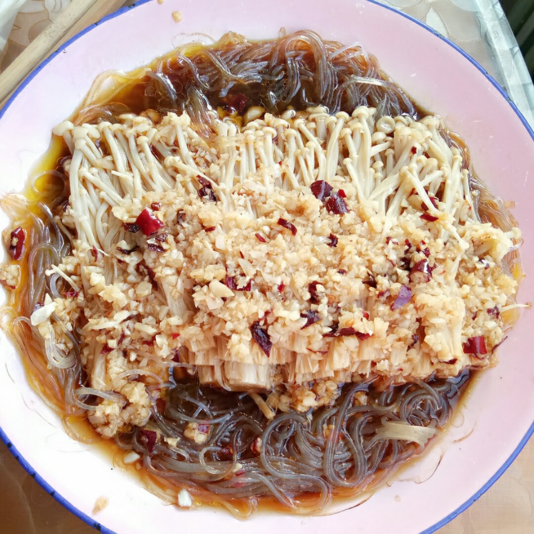 剁椒蒜蓉蒸金针菇粉丝