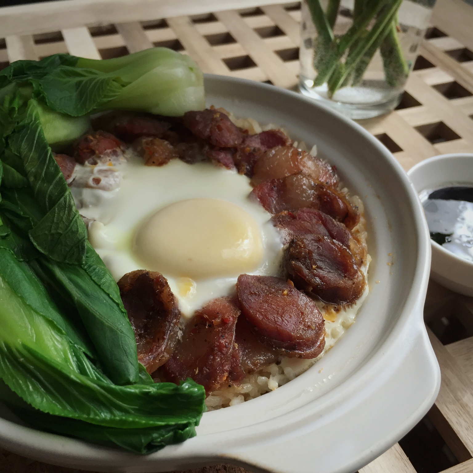 广式腊味煲仔饭