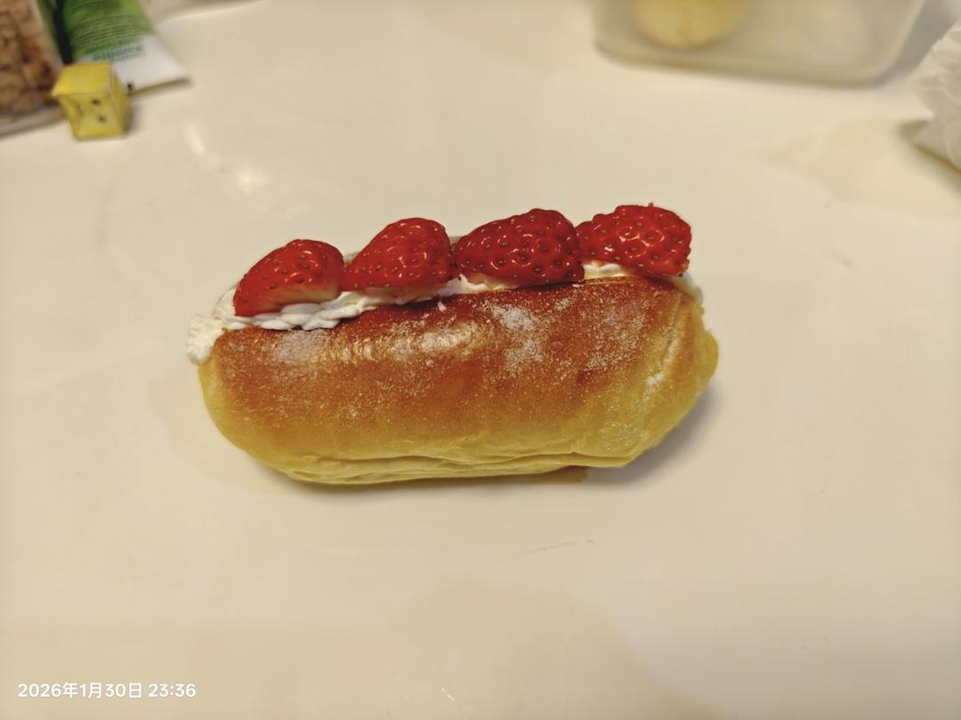 颜值奶油草莓甜心小面包
