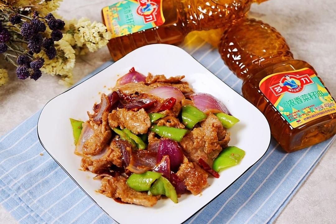 洋葱尖椒炒牛柳的做法