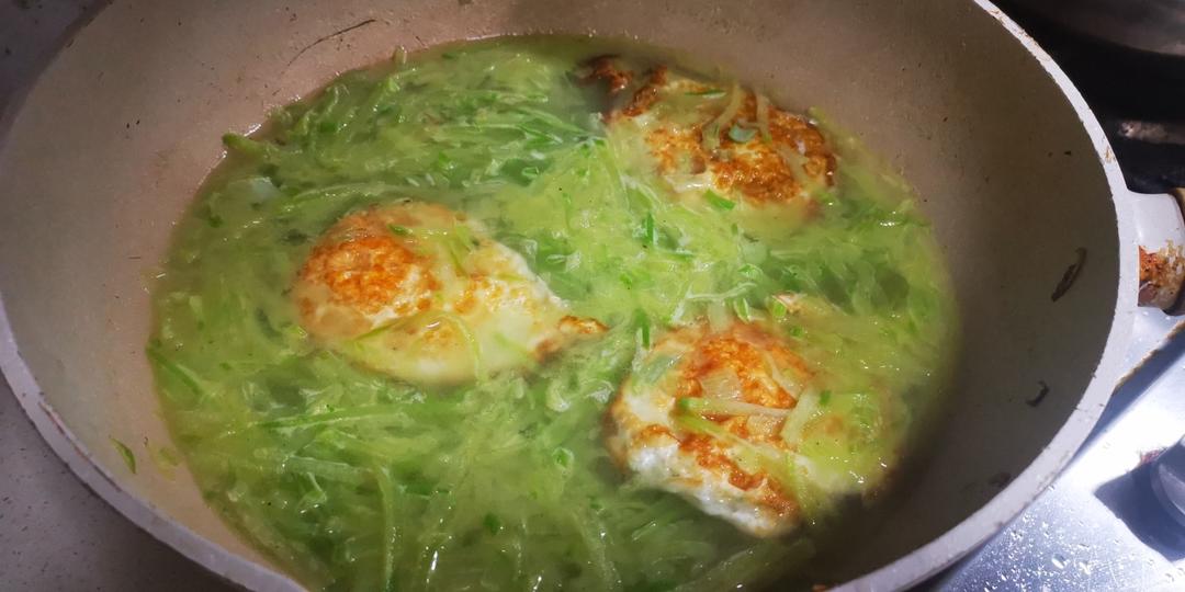奶白鲜香的萝卜丝煎蛋汤