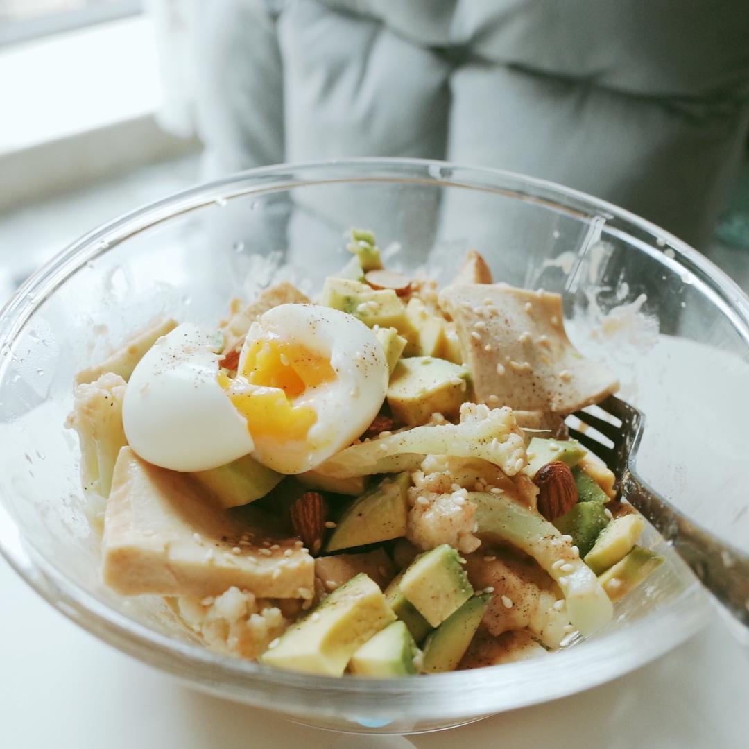 减脂｜牛油果虾籽蛋沙拉