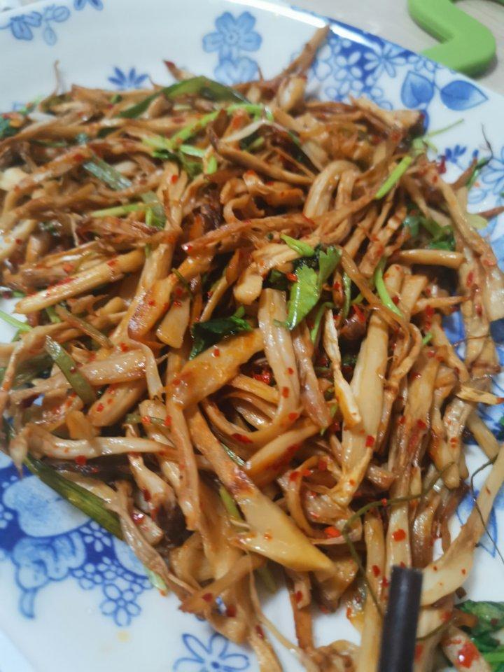 【干煸杏鲍菇】想吃烧烤又担心健康？试试这做法！