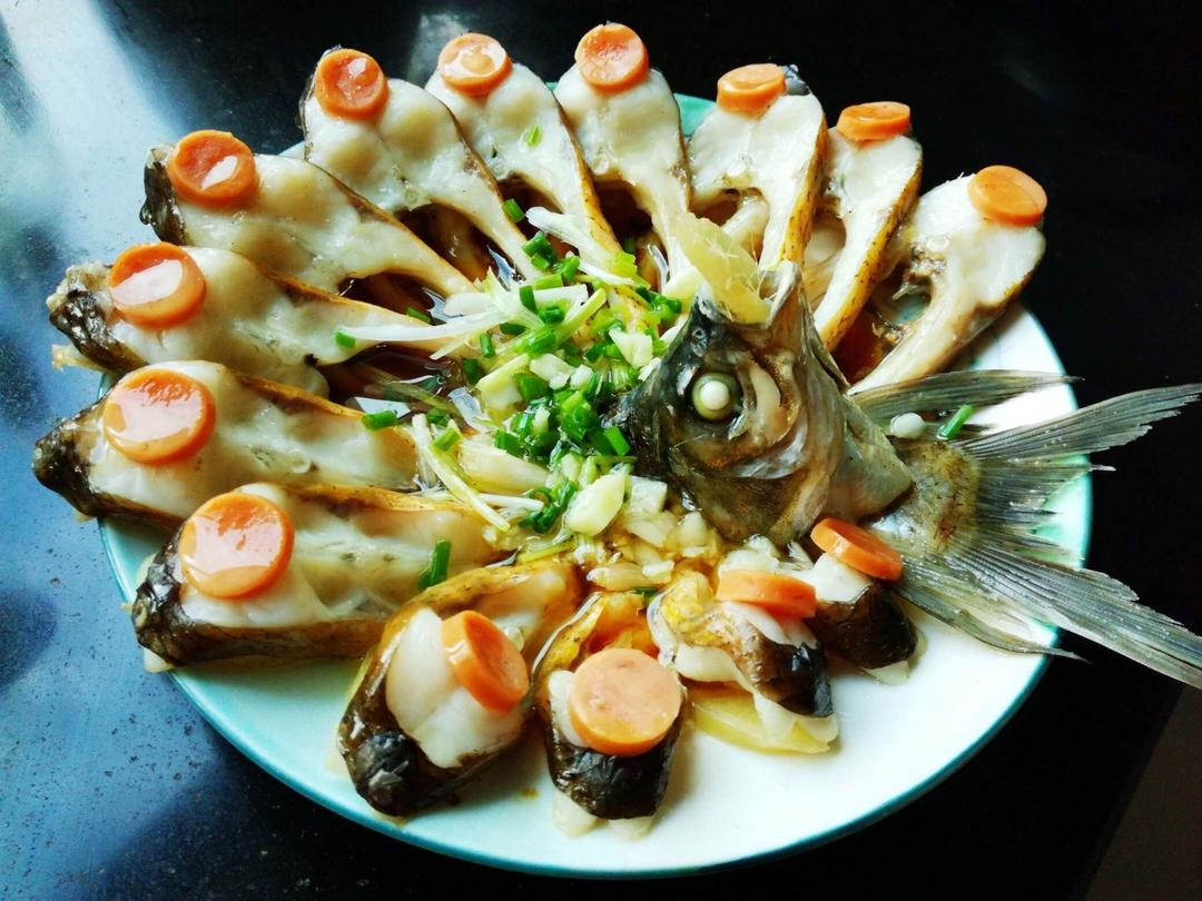 孔雀开屏清蒸金昌鱼