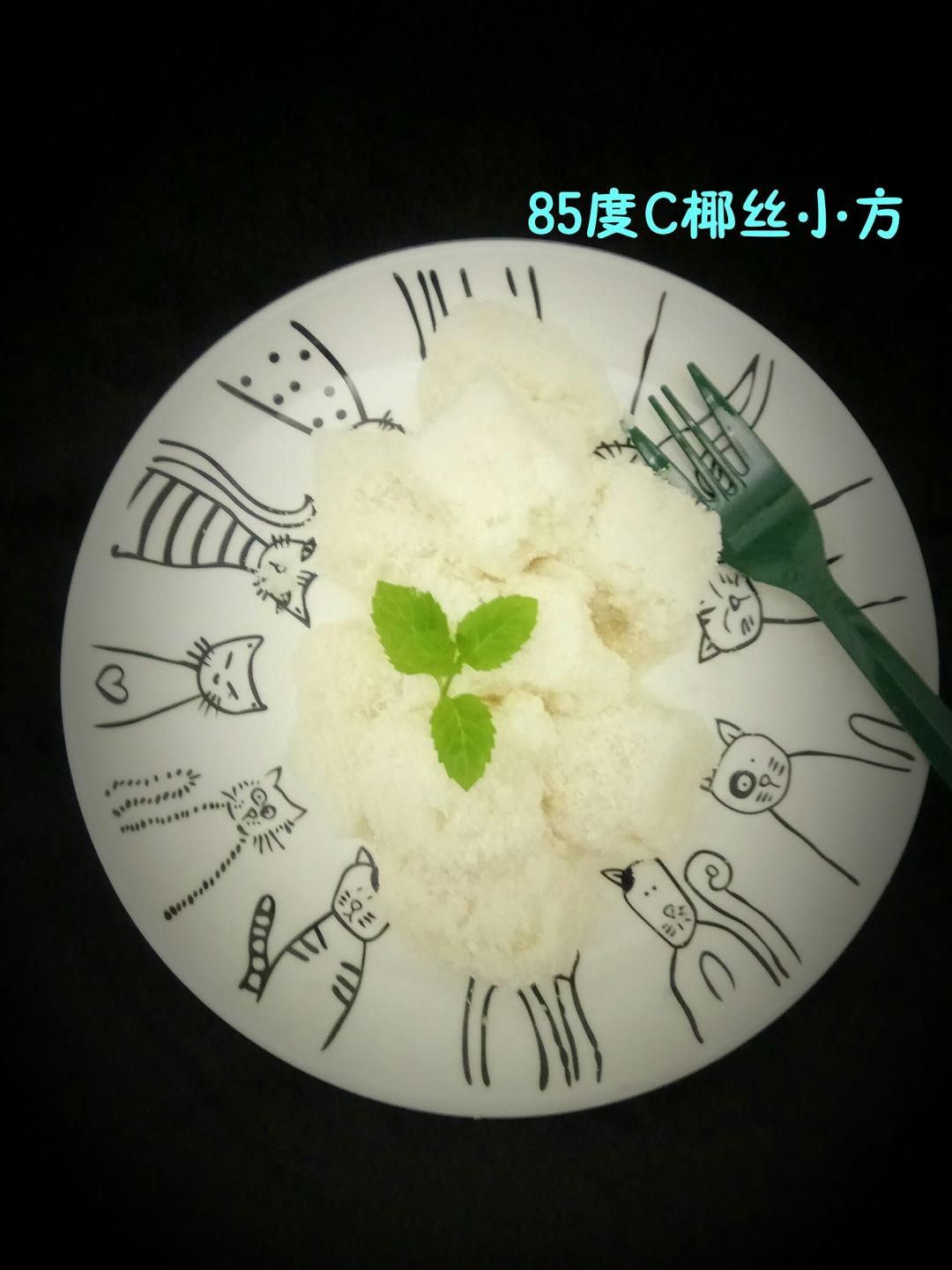 【视频】85度C 椰蓉牛奶小方～不用烤箱的夏日甜点