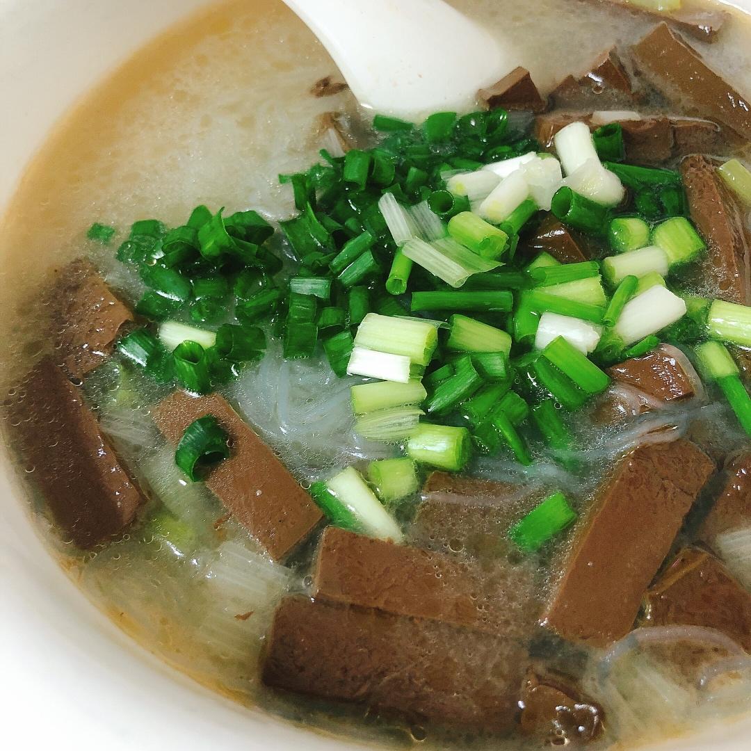 补铁鸭血粉丝汤