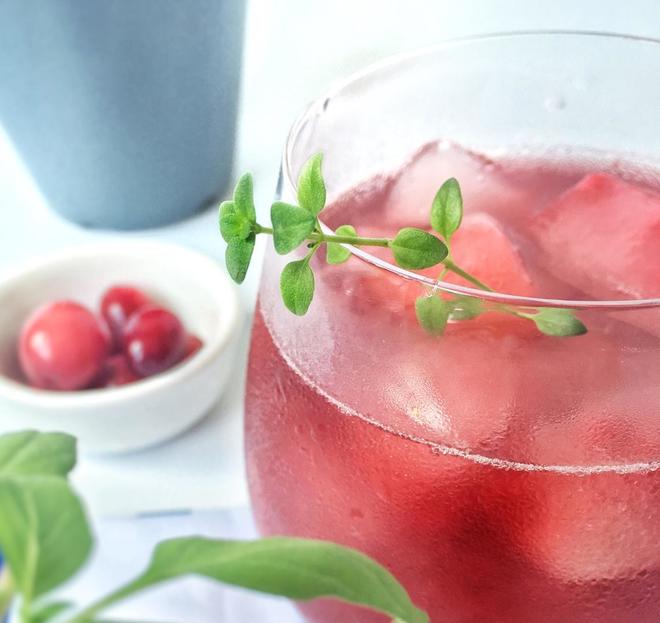 树莓夏日饮（消耗不新鲜或者有瑕疵的树莓）的做法