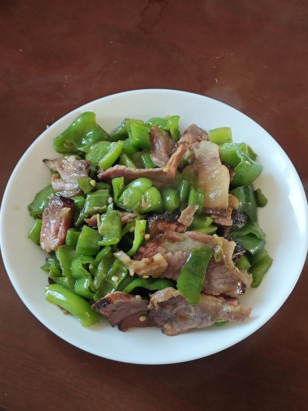 腊肉爆炒青椒