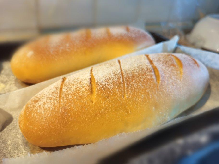 聚会被一抢而空的奶香十足、人人都爱的“葡萄干乳酪夹心软欧包”