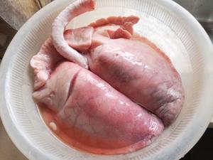 猪肺清洗大法｜附润肺抗燥菜干猪肺汤的做法 步骤2