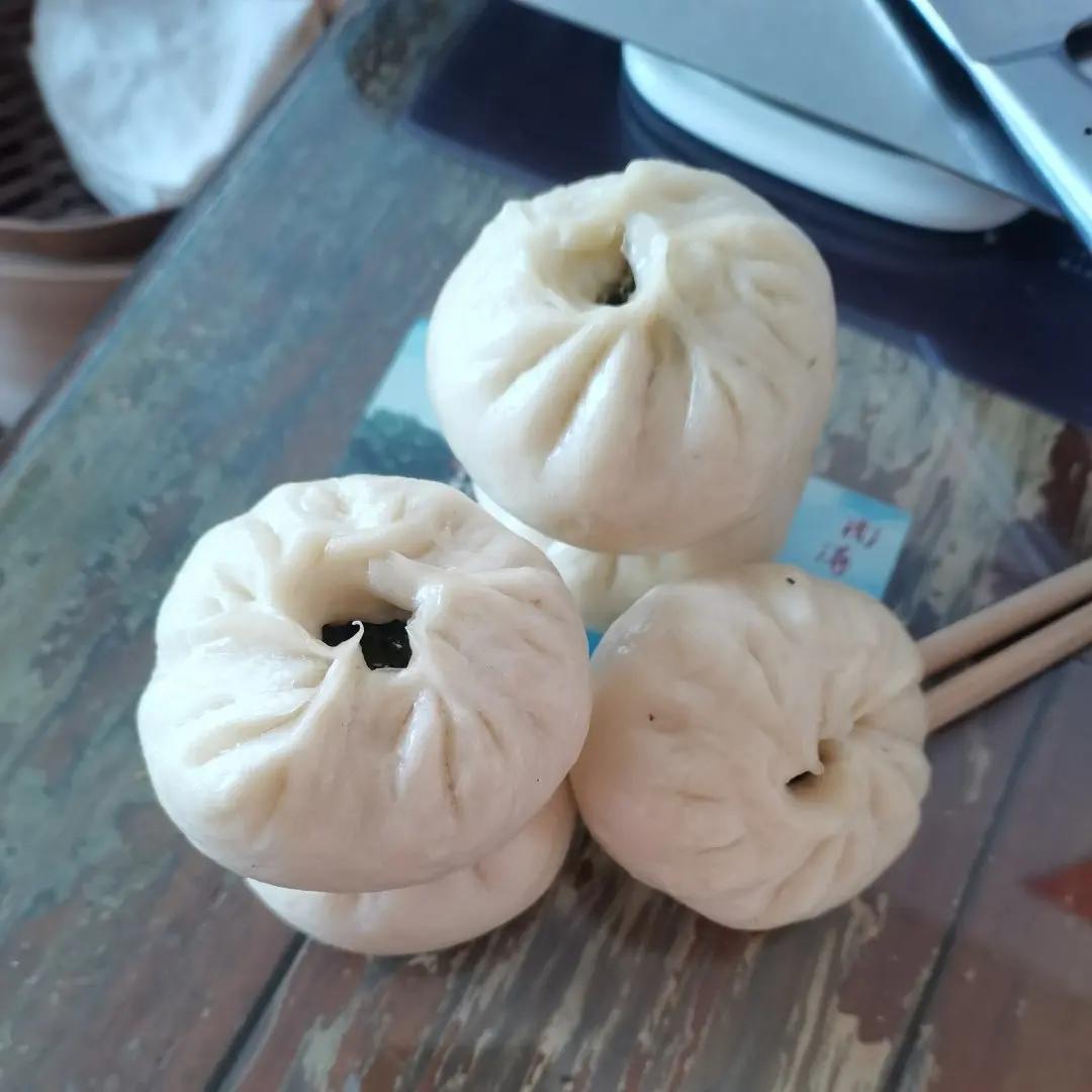 不变色的香菇青菜包