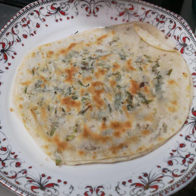 饺子皮版又香又酥又脆的【香葱鸡蛋千层饼】