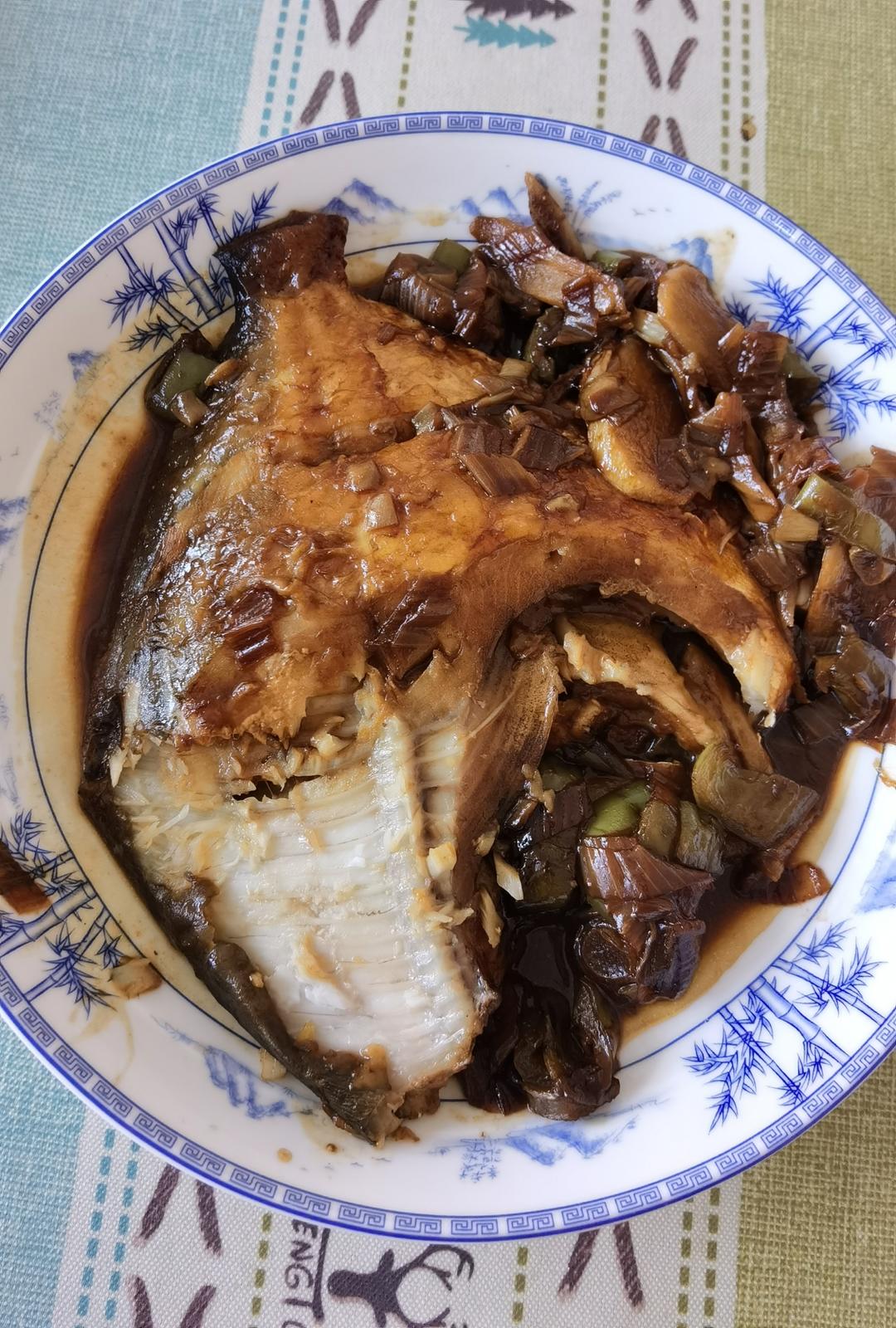 传统中式红烧平鱼