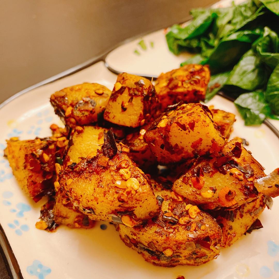 秒杀路边摊！香气扑鼻的【香辣孜然土豆】